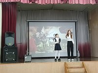 Школьники читали стихи о войне, победе, пели песни и рассказывали о подвигах советского народа