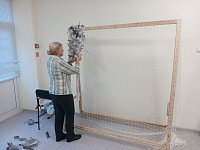 Светловские мастерицы приступили к плетению маскировочных сетей зимних расцветок