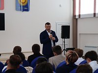 Депутат Саратовской областной Думы Роман Грибов встретился с выпускниками Светлого