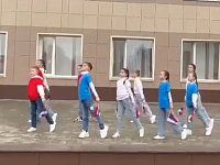 Ребята из объединения «Хип-хоп» приняли участие в танцевальном флешмобе ко Дню России