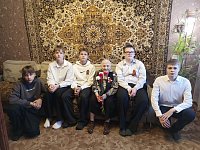 Школьники поздравили труженицу тыла с Днем Великой Победы