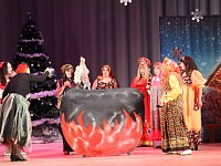 Ёлка Главы городского округа собрала светловских ребят на новогоднее представление