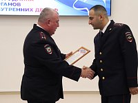 Сотрудники полиции принимали поздравления с профессиональным праздником