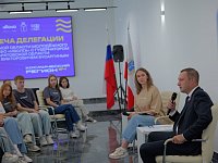 Губернатор Роман Бусаргин встретился с участниками делегации Саратовской области молодежного форума «иВолга»