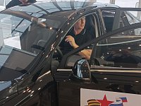 В Саратовской области фонд «Защитники Отечества» передал ветерану СВО автомобиль с ручным управлением