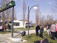 Школьники навели порядок в парке «Патриот»