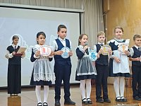 Видеорепортаж: Учеников начальной школы посвятили в «Орлята России»