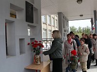 Светловцы почтили память прошедшего фронтовыми дорогами директора школы