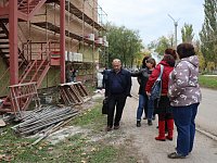 Общественники проинс­пектировали ход ремо­нтных работ в Доме культуры