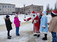 Полицейский Дед Мороз вновь подарил радость жителям Светлого