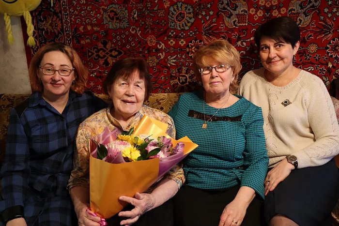 Поздравления с юбилеем 90 лет женщине в стихах