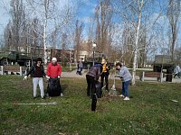 Сотрудники Детской школы искусств наводили порядок в парке «Патриот»
