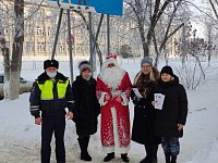 Дед Мороз рассказал юным светловцам о правилах дорожного движения