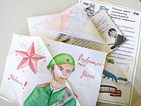 В преддверии 23 февраля учащиеся школы №2 им. В.А. Коновалова подготовили открытки и письма для отправки на передовую 