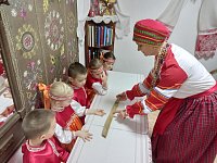 Дошколят пригласили на льняные смотрины