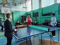 Соревнования по настольному теннису собрали спортсменов в школе № 2