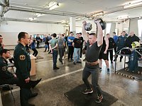 Светловские огнеборцы приняли участие в соревнованиях по гиревому двоеборью