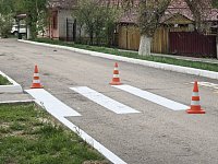 Дорожные рабочие обновляют разметку в Светлом